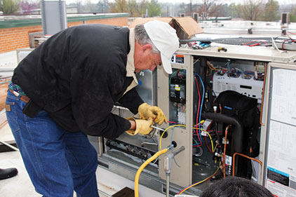 https://wisconsinfuel.com/wp-content/uploads/rooftop-maintenance.jpg